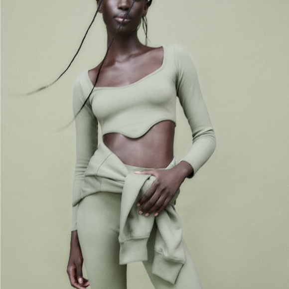 Crop top - Picture 3 of 6